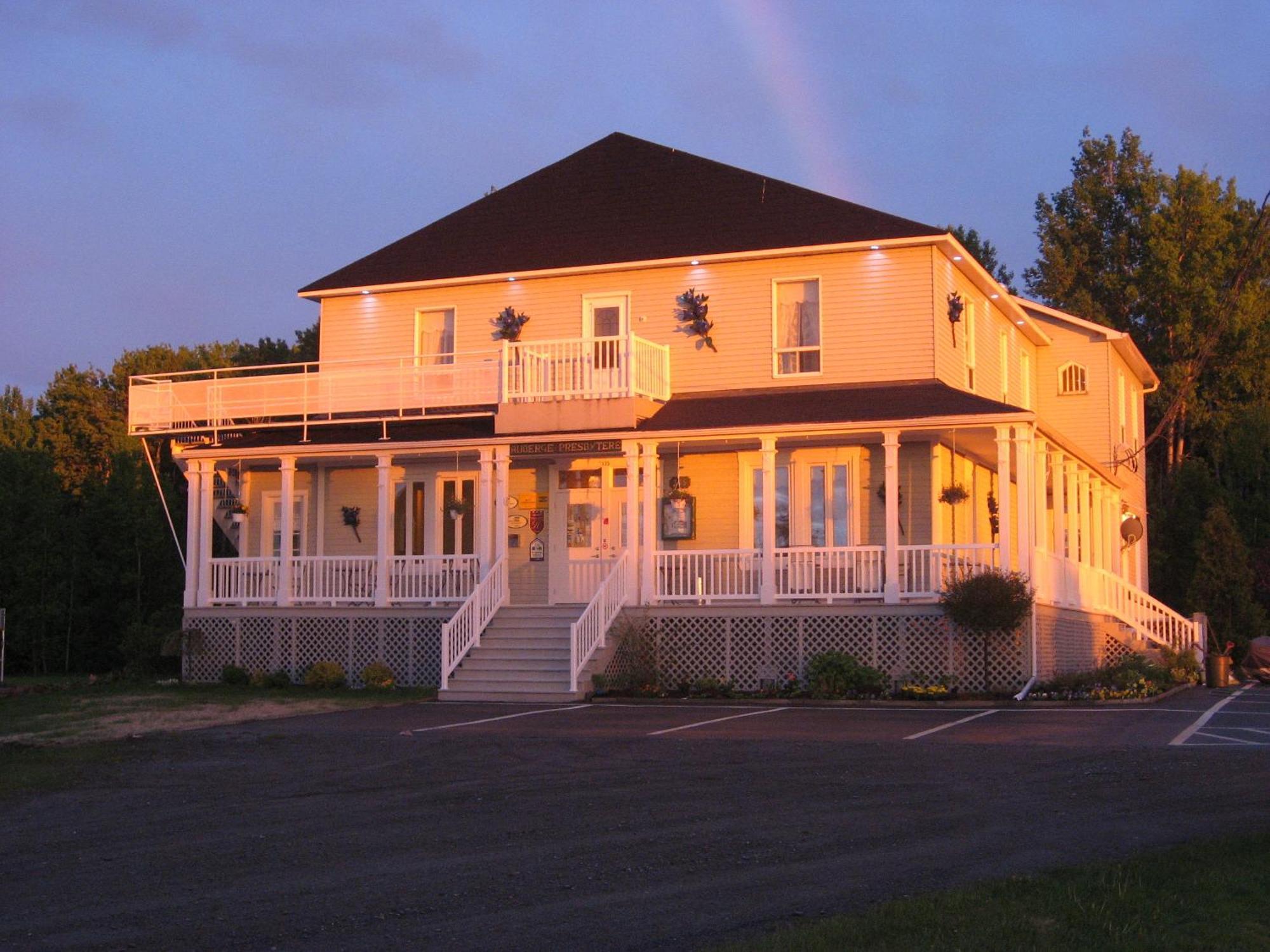 Auberge Presbytere Mont Lac-Vert Hebertville Exterior photo